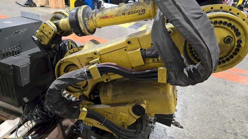 FANUC R-2000IB/210F + R30IB ROBOT ARM AND CONTROL CABINET – NO PENDANT USED