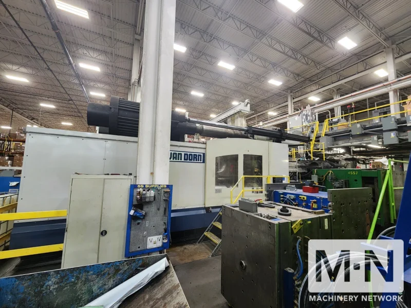 3300 TON 604 OZ VAN DORN MODEL 3300CC37000 CALIBER INJECTION MOLDING MACHINE MFG 2003