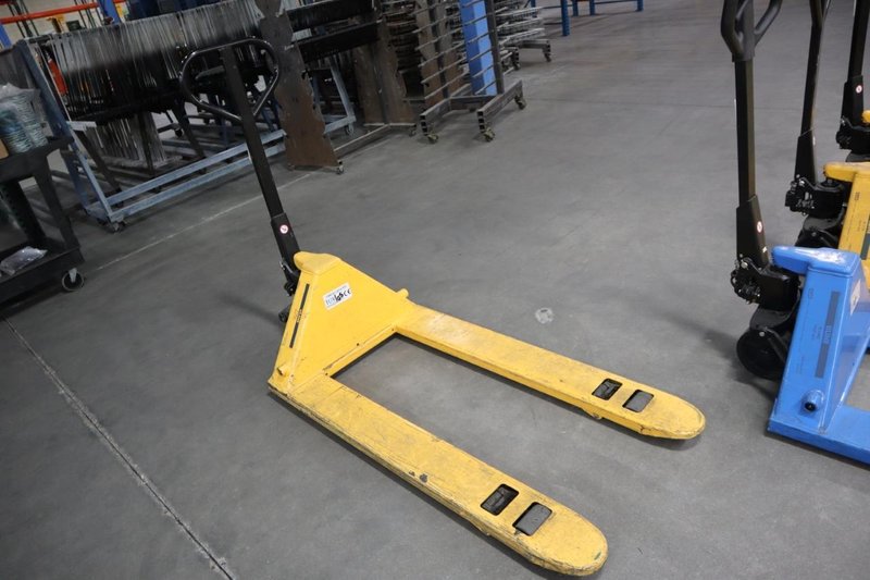 Pallet Jack Uline H-1043, 5500 LB Capacity 27" Fork Width 48" Fork Length- Auction Item
