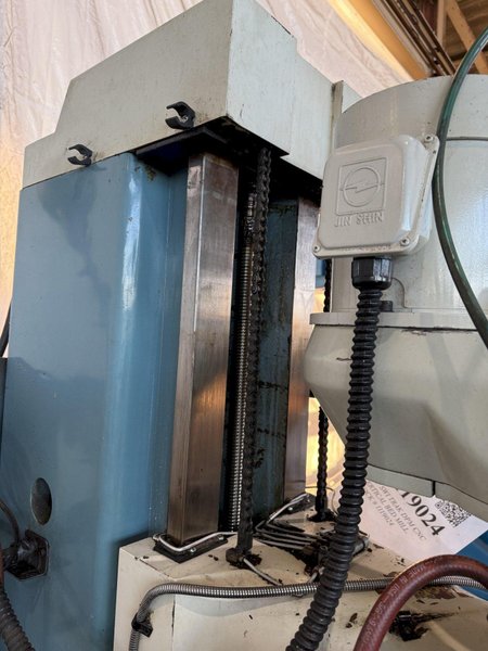 3 HP SWI TRAK DPM CNC VERTICAL BED MILL. STOCK # 1119024