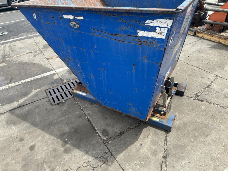 2 CUBIC YARD VESTIL DUMPING HOPPER: STOCK #78223