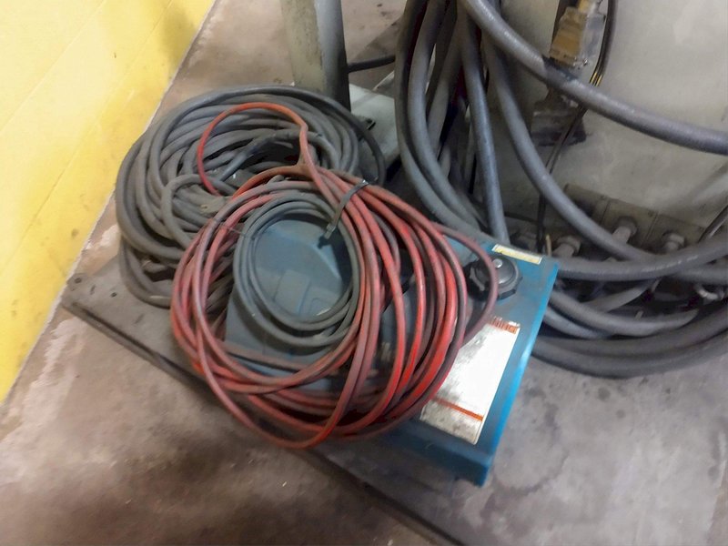 6 AXIS MOTOMAN MODEL SK16-6 ROBOT WELDING CELL WITH MILLER AUTO DELTAWELD 452 WELDER: STOCK #13838