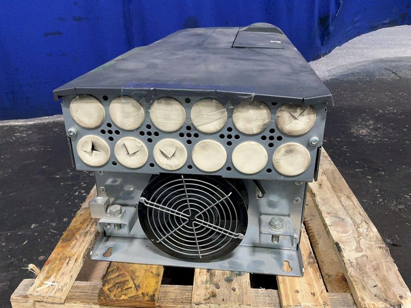 SIEMENS 75 KW MICROMASTER 430 VARIABLE FREQUENCY DRIVE  -  6SE6430-2UD37-5FA0