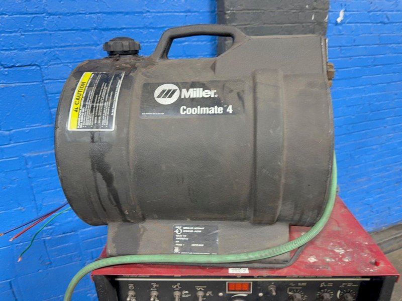 LINCOLN 350 AMP WELDER  -  SQUAREWAVE TIG-355