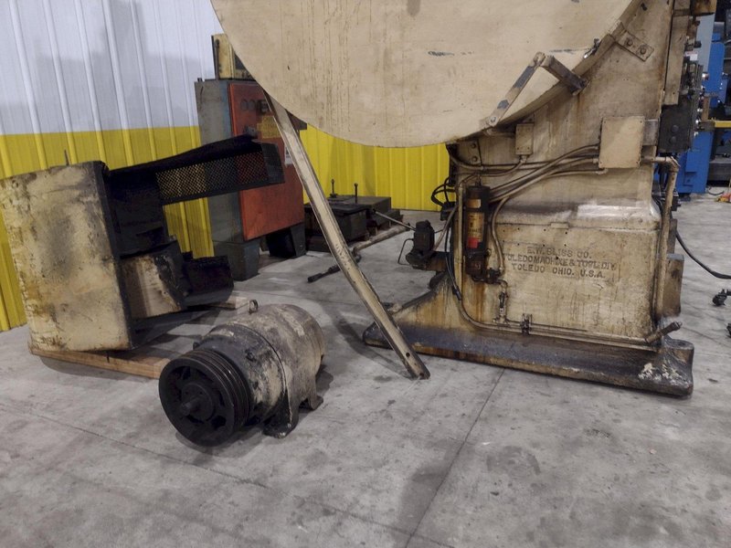 800 TON BLISS MODEL #26 KNUCKLE JOINT PRESS, 2.5" STROKE: STOCK #21707