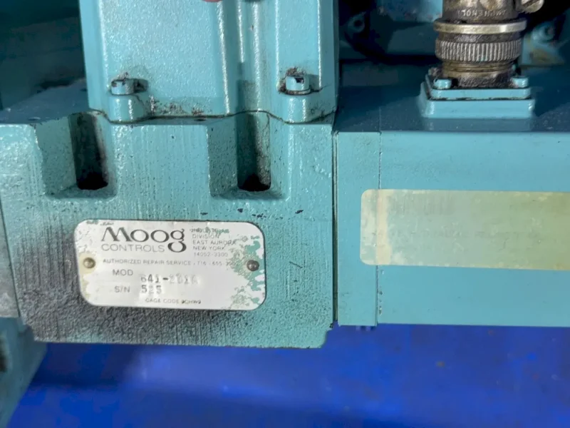 MOOG HYDRAULIC VALVES  -  641-201A
