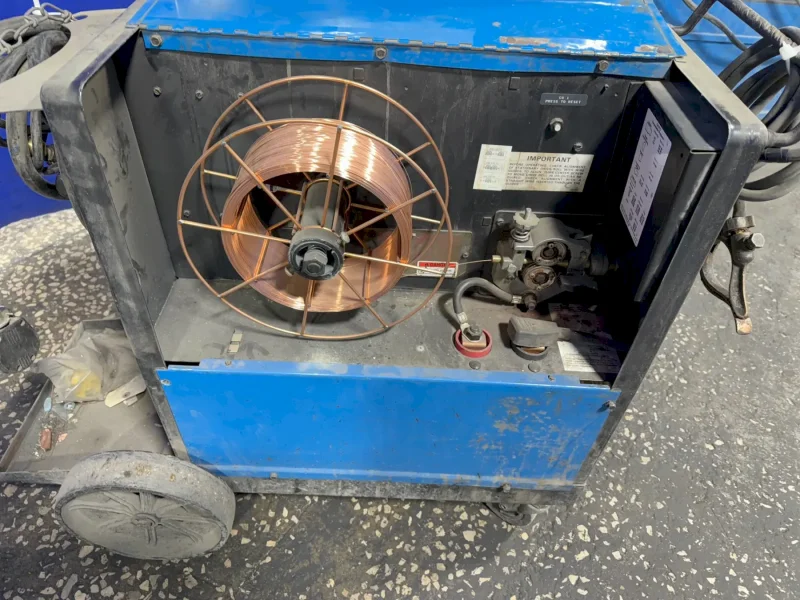 MILLER 200 AMP WELDER   -  MILLERMATIC 250