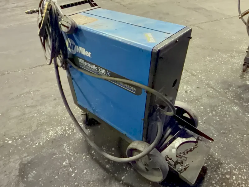 MILLER 200 AMP WELDER   -  MILLERMATIC 250