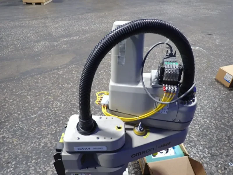 OMRON INDUSTRIAL ROBOT   -  ECOBRA 600