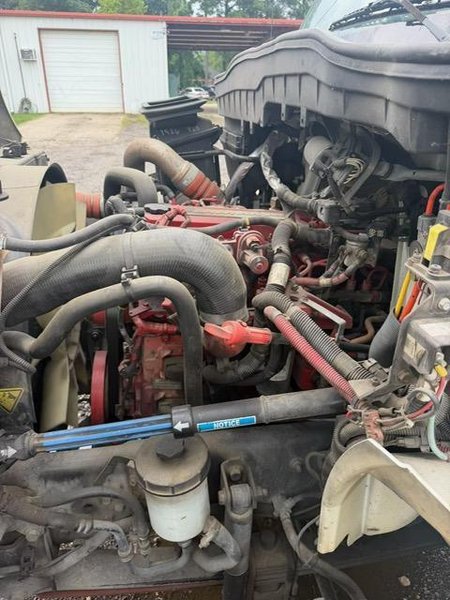 International 4300 Medium-Duty Straight Truck, 2018 – 24′ Box Truck, Cummins Diesel, Allison Automatic