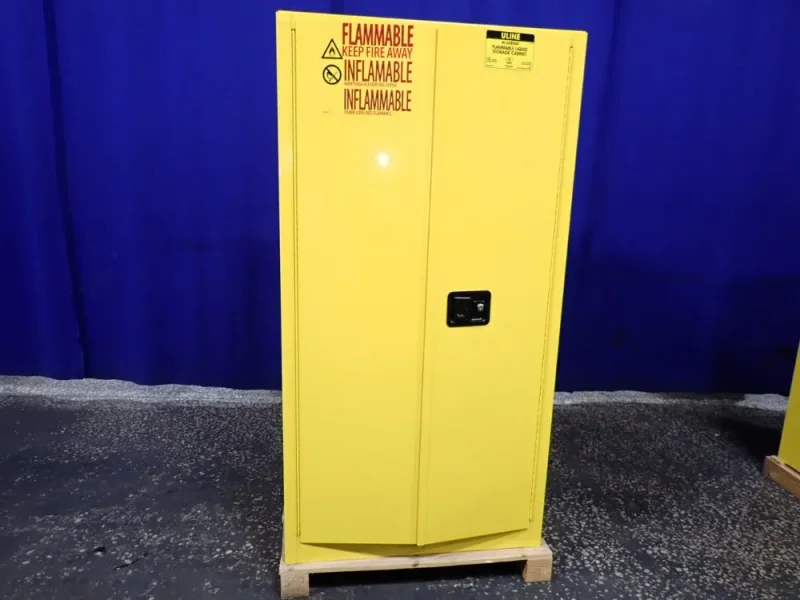 ULINE 55 GAL FLAMMABLE CABINET  -  H-3685M