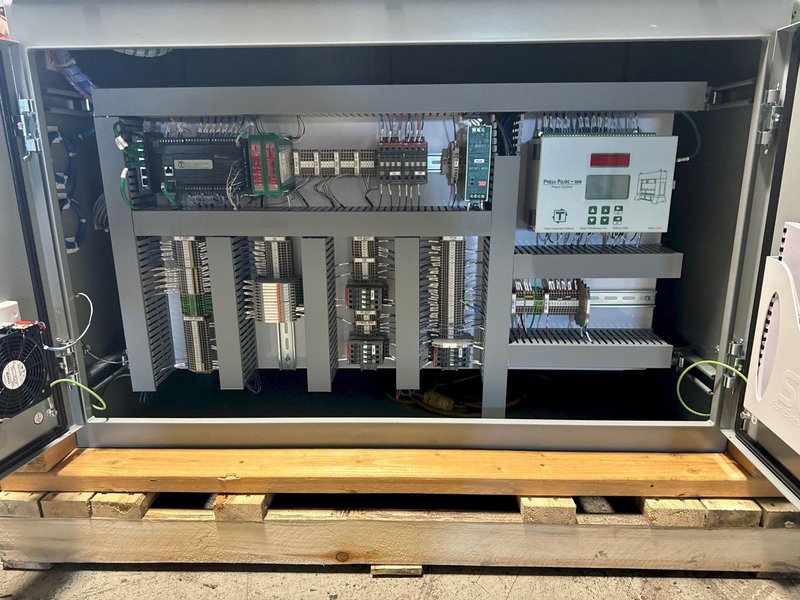 300-ton Aida PMX-L2-300(1) Used Straight Side Mechanical Stamping Press For Sale, &quot;New&quot; Press Controls Included. Year 1990