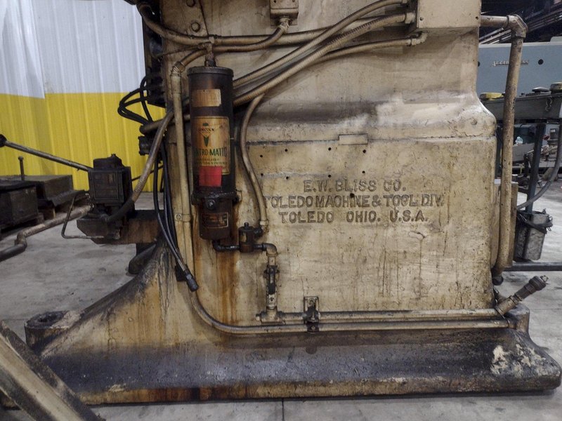 800 TON BLISS MODEL #26 KNUCKLE JOINT PRESS, 2.5" STROKE: STOCK #21707