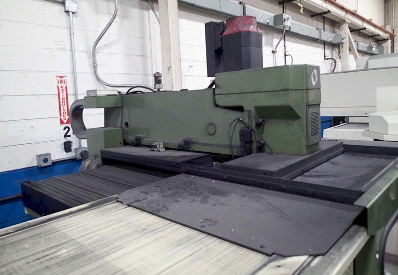 Makino SNC64-A15 Graphite Mill VMC, 1996 – Video Available