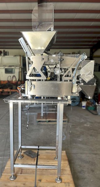 (B) WEIGHPACK Complete Set: Zippy Bagger R-L, Primolinear Scale V-5 2L/3P, Infeed Conveyor, Floor Hopper