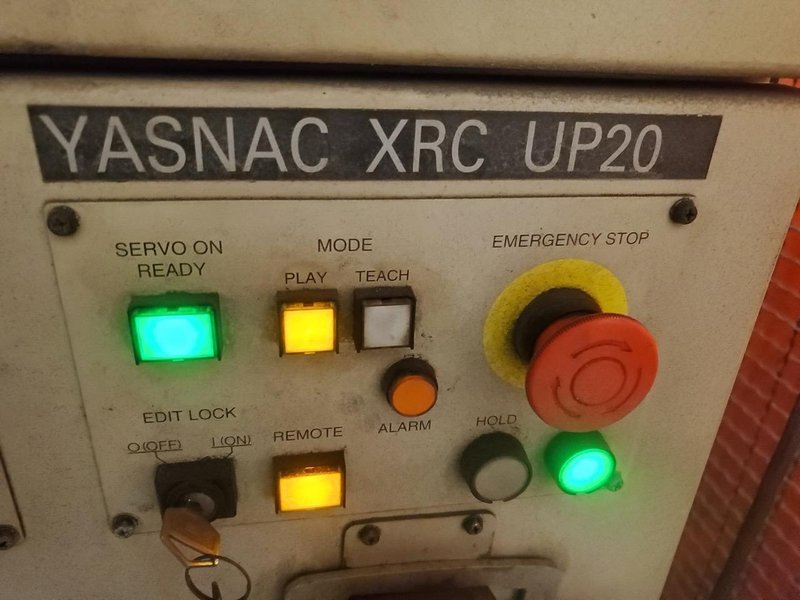 Yaskawa Motoman YR-UP20-A12 Robotic Welding Cell, 2003 – XRC 2001 Control