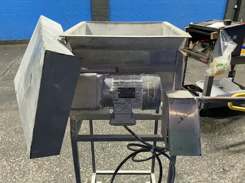 14X17X12 MIXER/FEEDER UNIT