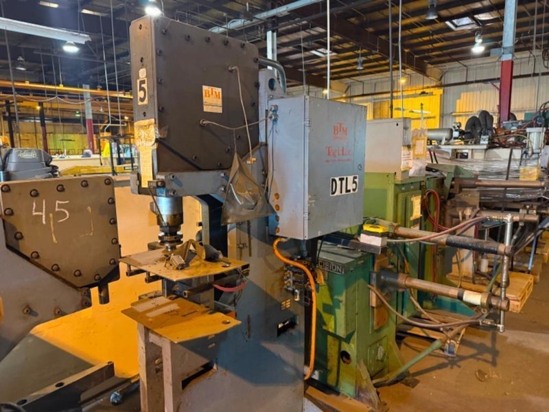 20 TON BTM MODEL #P20F TOG-L-LOC AIR TOGGLE SHEET METAL PRESS: YOBRO #24795