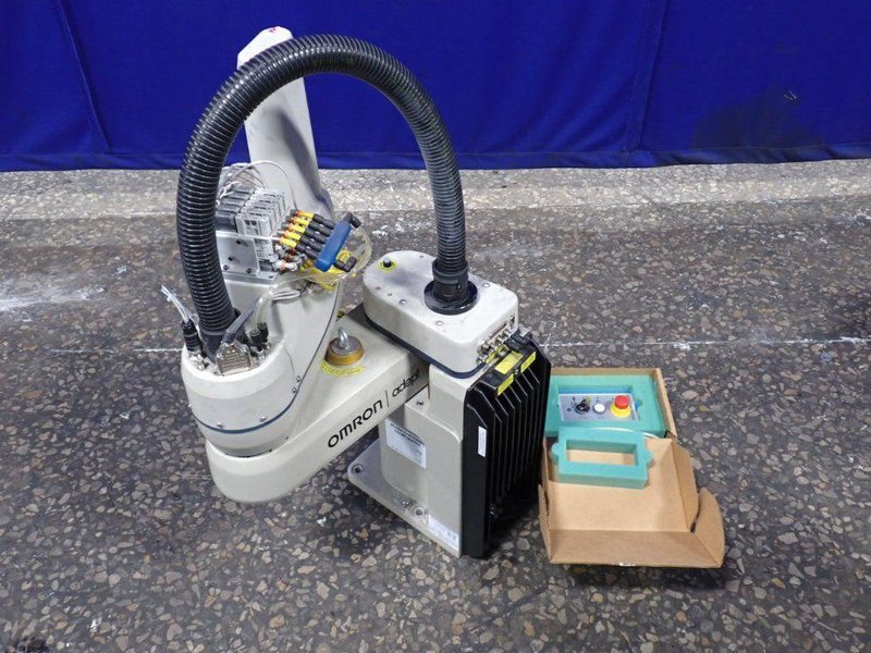 OMRON INDUSTRIAL ROBOT   -  ECOBRA 600