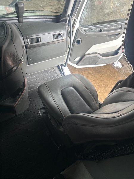 2022 Volvo VNL64T860 4V4NC9EJ2NN303105