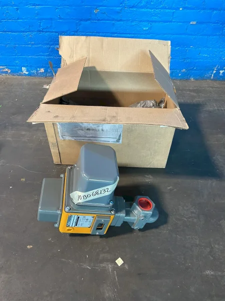 MAXON 70 PSI NORMALLY CLOSED SHUT-OFF NATURAL GAS VALVE  -  150SMA11-AA11-BB22A0