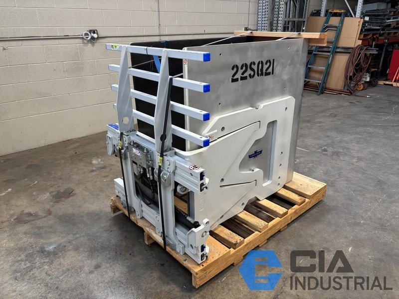 2022 - NEW NEVER USED 2,500 LB. CASCADE MODEL 14J-CCS-2A-0074 HYDRAULIC CARTON CLAMP ATTACHMENT