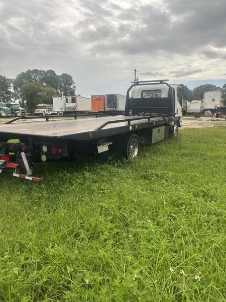 Isuzu NRR 19’ Rollback Tow Truck, 2023 – Diesel, Automatic 19,500 GVWR