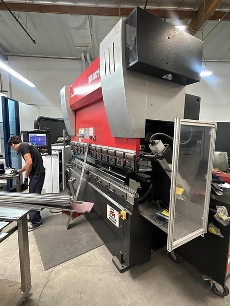 88 ton x 8′ Amada HDS 8025NT CNC Press Brake, 2016