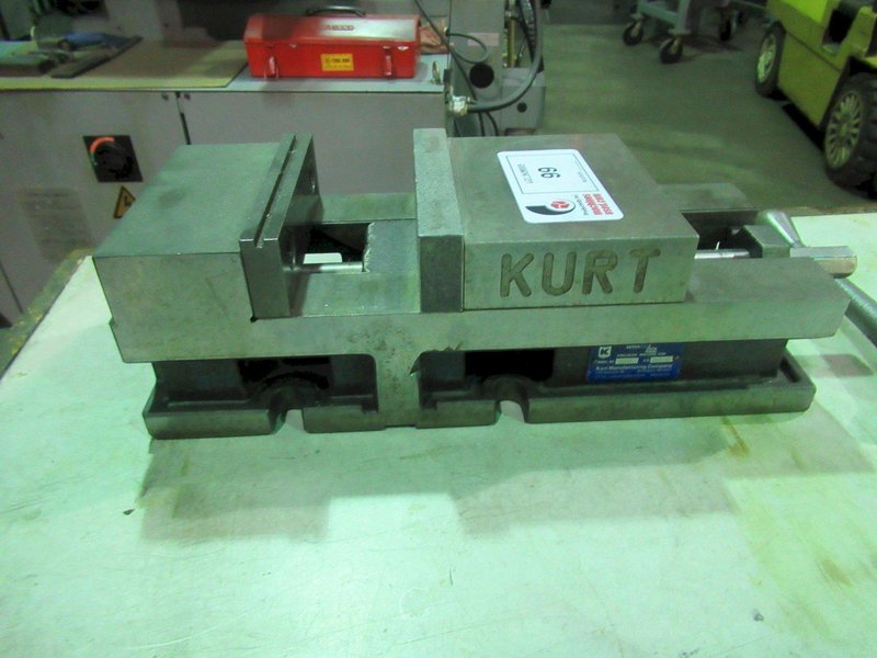 Kurt 3600V Machine Vise with Steel Jaws and Handle- Auction Item