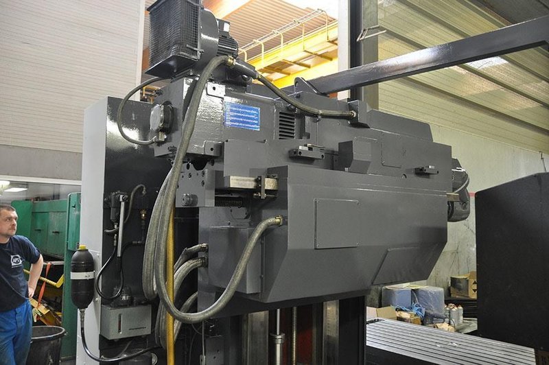 Correa A16 X: 1800 - Y: 800 - Z: 800 mm