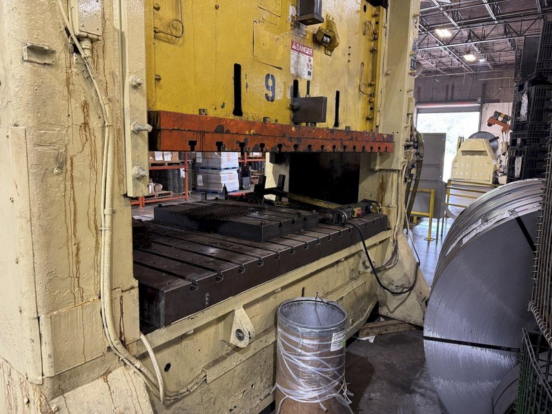 250 TON VERSON S2-250-96-60 STRAIGHT SIDE DOUBLE CRANK PRESS. STOCK # 0999425