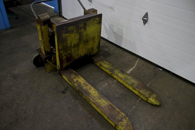 VESTIL SADDLE LIFT: STOCK #76189