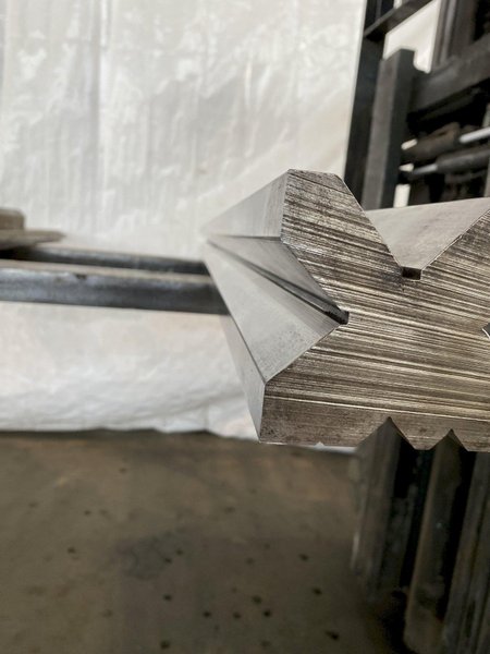 5&#039;7&quot;(67&quot;) PRESS BRAKE BOTTOM 90 DEGREE FOUR-WAY DIE. STOCK # 0309421