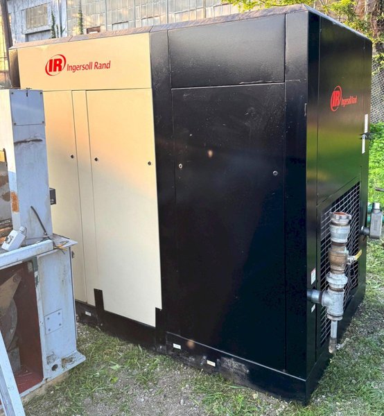 150 HP Ingersoll Rand Rotary Air Compressor, 690 CFM, 125 PSI