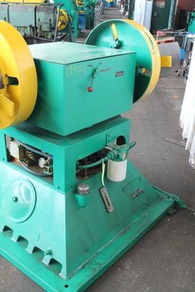 2500 LB X 16&#039; MICRO TOOL MOTORIZED DOUBLE END UNCOILER: STOCK #19451