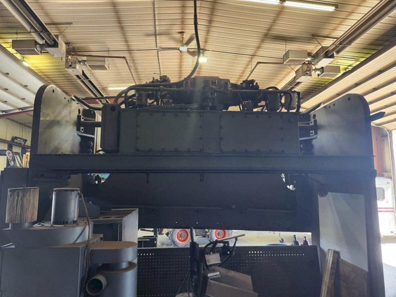 200 Ton x 10′ Chicago 200-H-10 Hydraulic Press Brake, Tooling Included