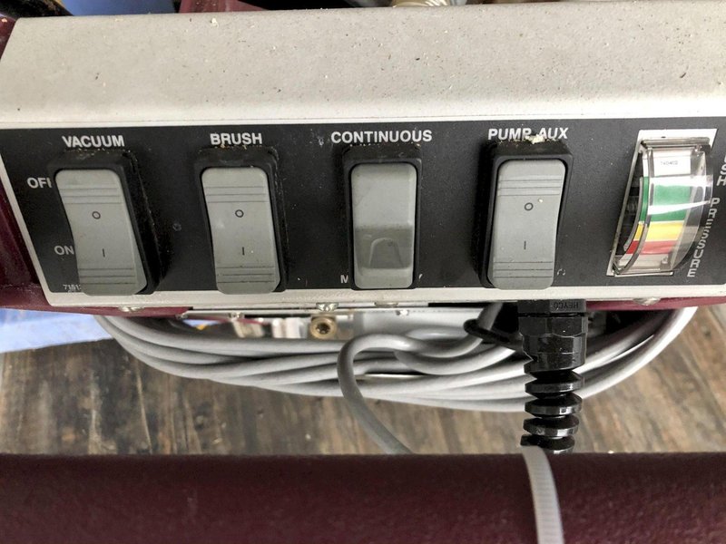 MINUTEMAN AMBASSADOR JR CARPET CLEANER: STOCK #13992