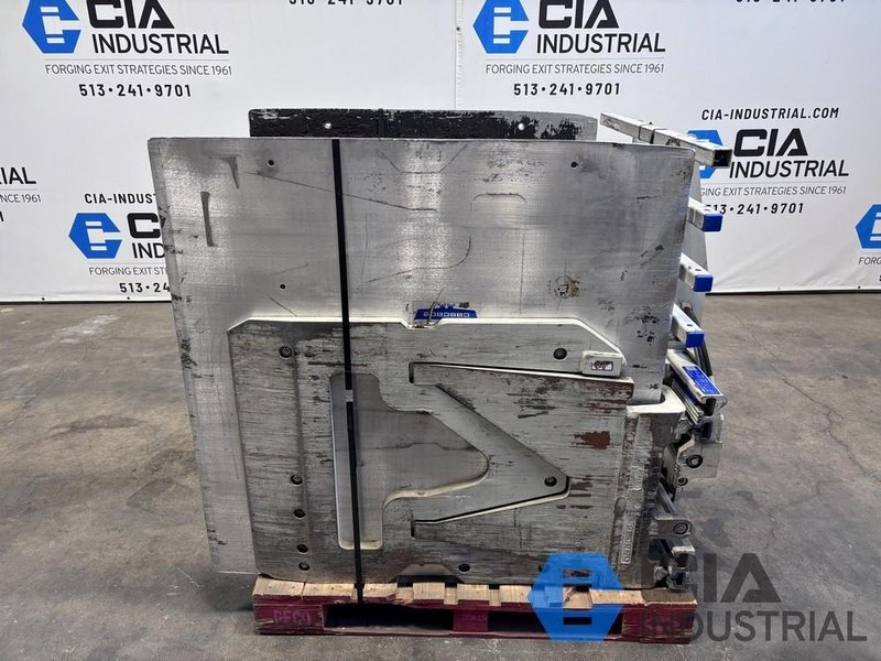 2021 - 2,640 LB. CASCADE MODEL 14J-CCS-2A-0074 HYDRAULIC CARTON CLAMP
