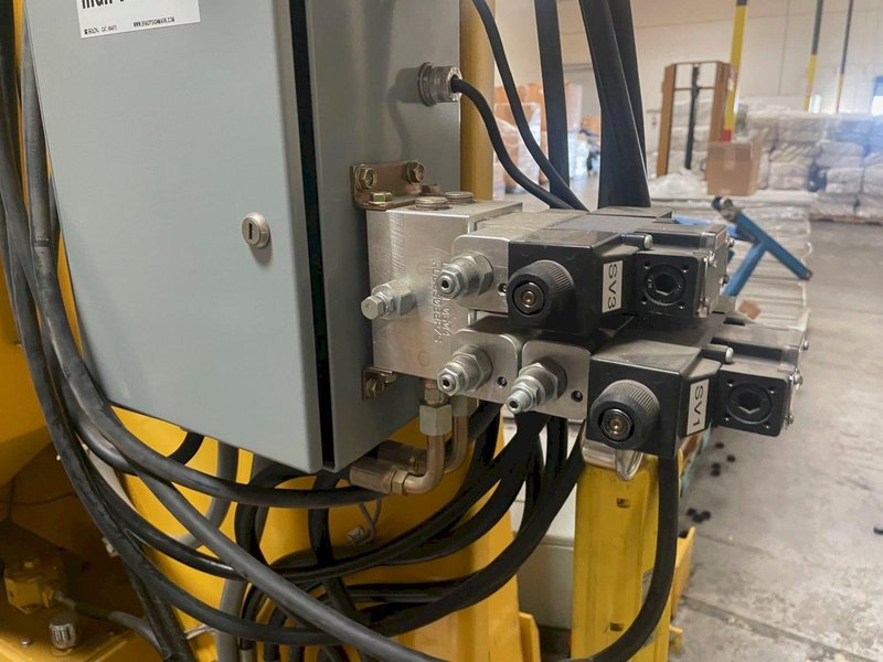 Arpac Pro Series SW-4026-L Pallet Wrapper w/ Dual Clamp Pallet Inverter, 2005