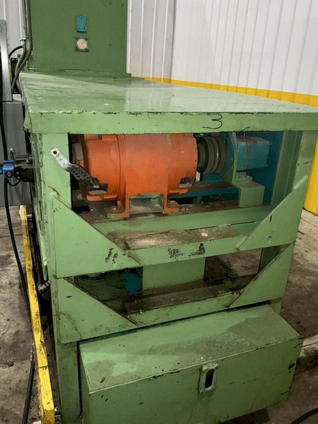 30" X 42" BALEMASTER CLOSED DOOR HORIZONTAL HYDRAULIC BALER: YOBRO #25088