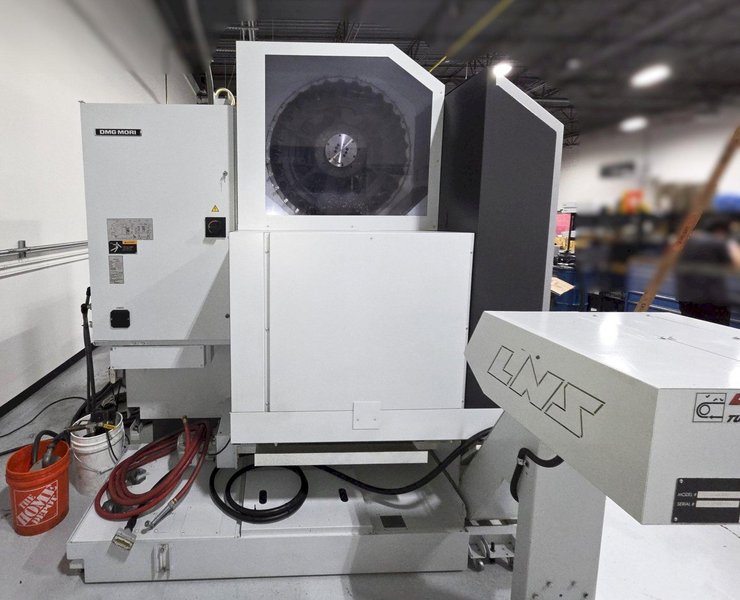 DMG Mori DuraVertical 5100 CNC Vertical Machining Center 2015, DDRT-200 4TH Axis Rotary Table, LNS Chip Conveyor, Renishaw Probe, Chip Blaster High Pressure Coolant