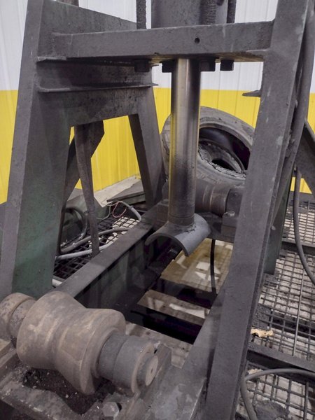 DRILCO PORTABLE HYDRAULIC PIPE STRAIGHTENER PRESS ON TRAILER: STOCK #21894