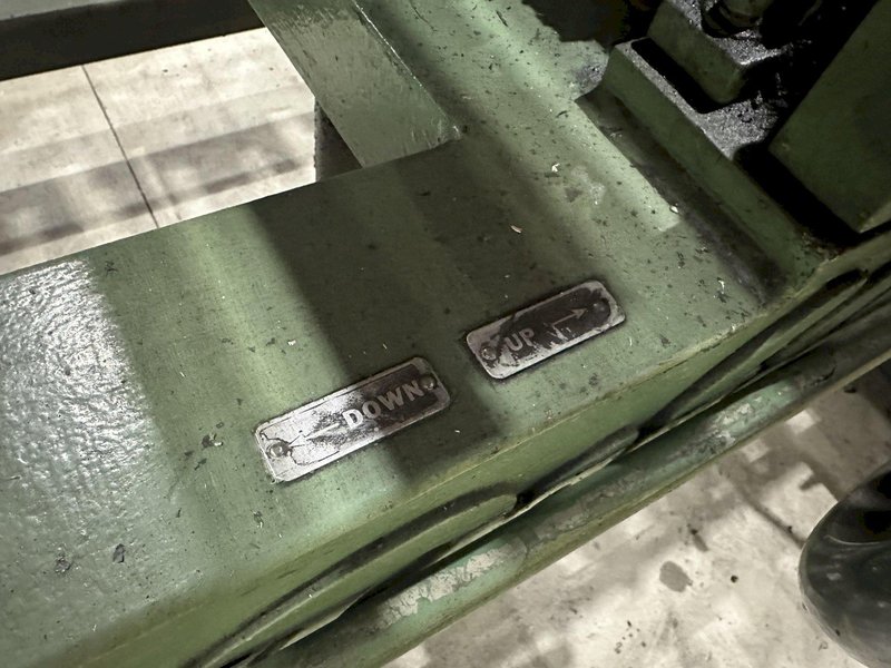 36&quot; DAHLSTROM MODEL #16AHT CUT TO LENGTH LINE HUMP TABLE: STOCK 19767