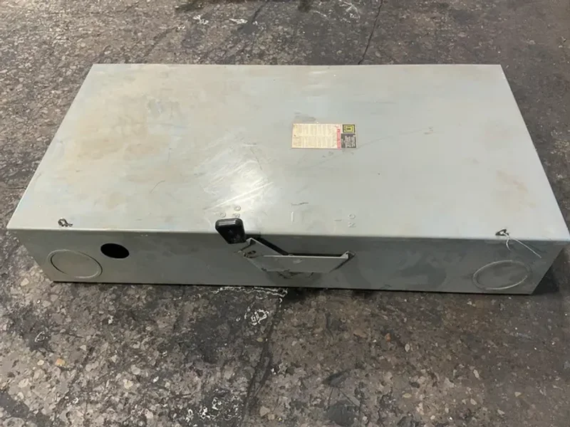 Square D 400 A / 240 V General Duty Fusible Safety Switch - D325n