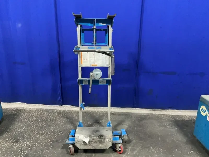 GENIE 500 LBS HAND CRANK LIFT  -  GL-4