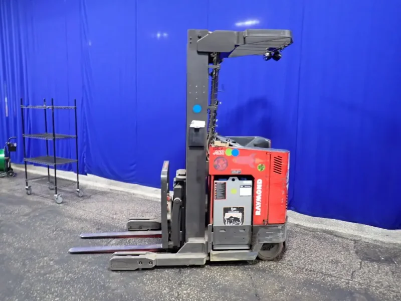 RAYMOND 4500 LBS ELECTRIC STAND UP FORK LIFT  -  EZ R40TT