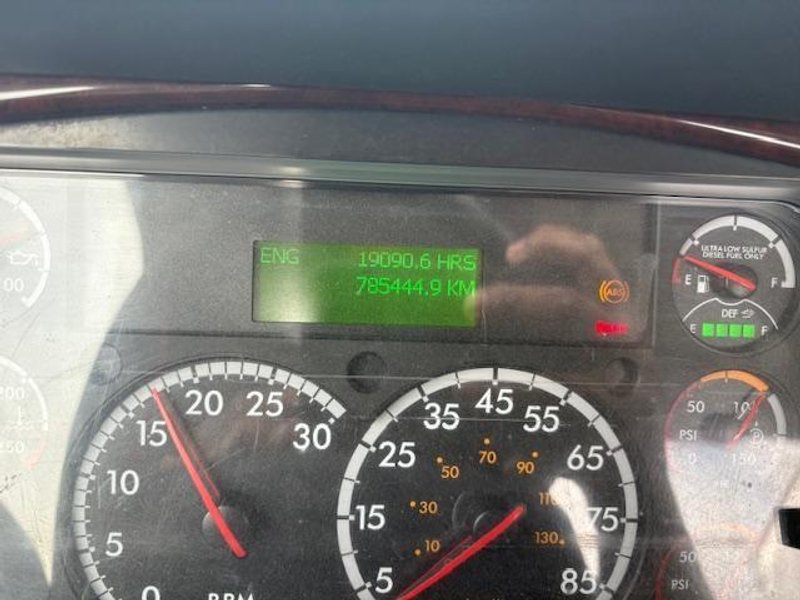 Freightliner Business Class M2 112 Day Cab Truck; 2011