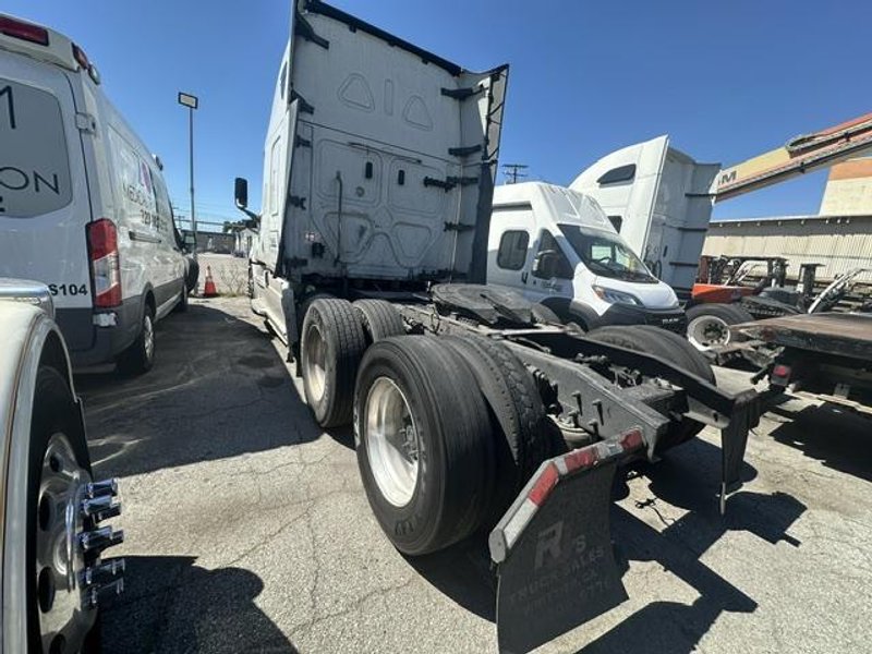 Freightliner Cascadia 126 Sleeper Truck, 2018 – Detroit DD15, DT12 Automatic, Class 8 Semi Tractor