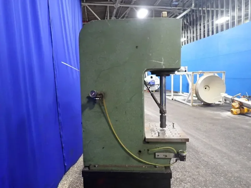 DENISON 6 TON MULTIPRESS  -  R063MC25702405220