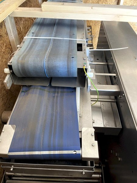 Redpack Horizontal Flow Wrapping NTS 2021 Extended Infeed 10&#039; equipped with Herma 500 Premium Label Applicator